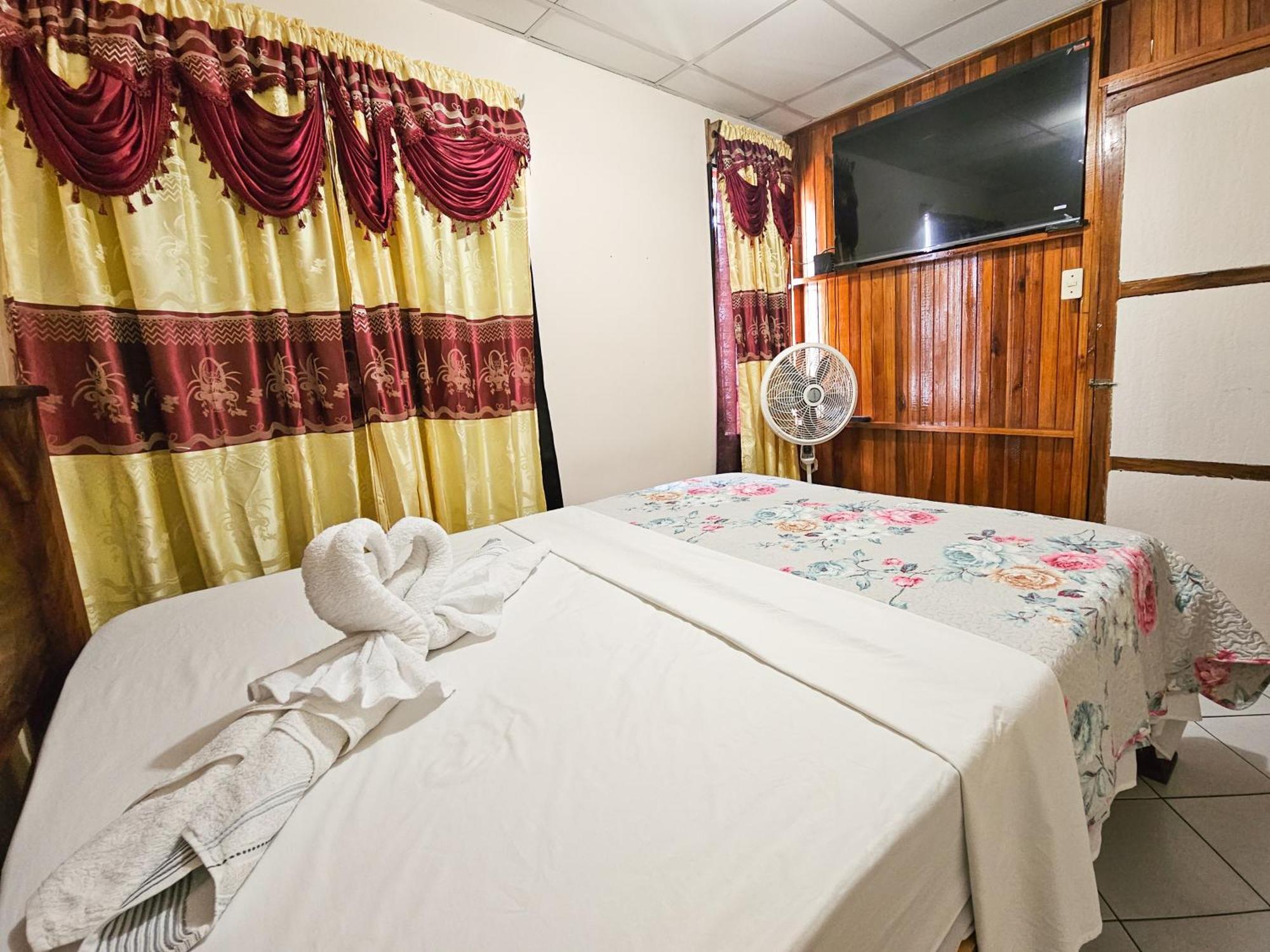 Apartamento Daly 3 Guápiles エクステリア 写真
