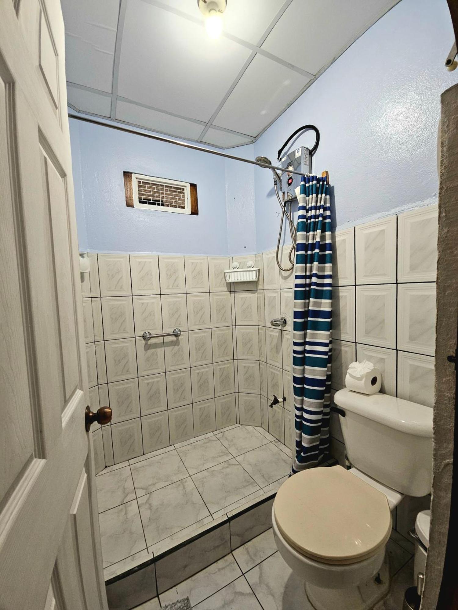 Apartamento Daly 3 Guápiles エクステリア 写真