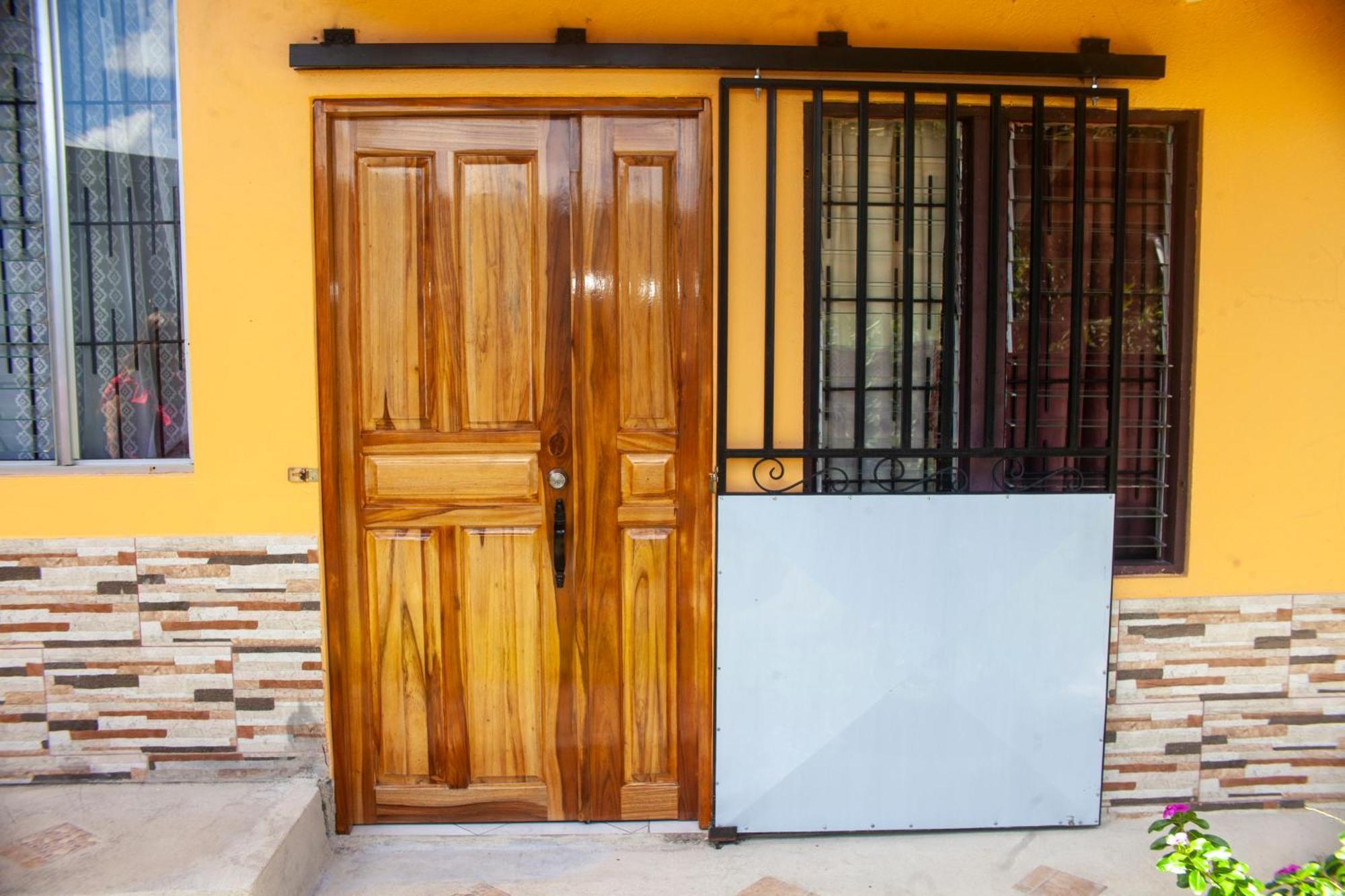 Apartamento Daly 3 Guápiles エクステリア 写真
