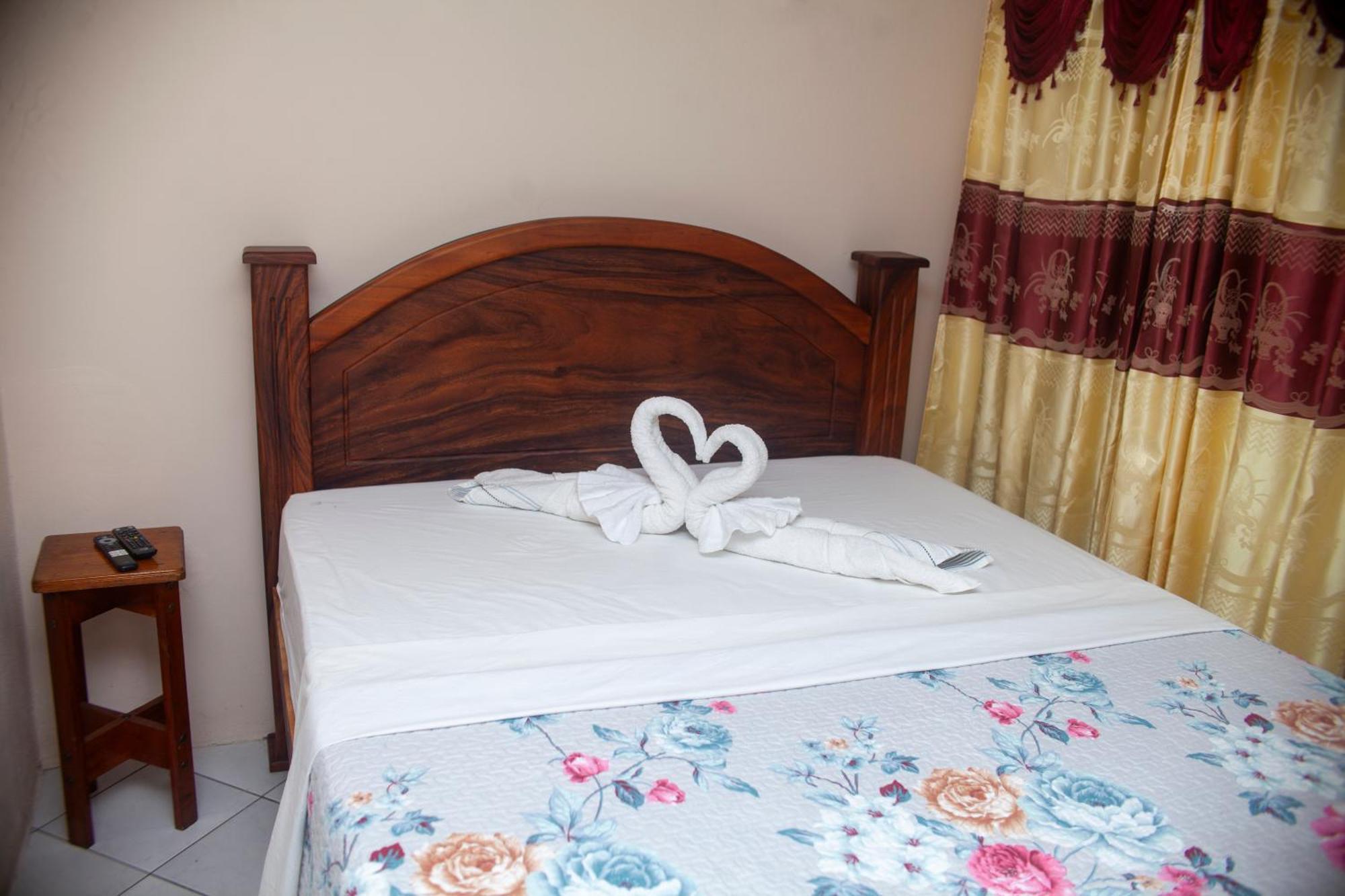Apartamento Daly 3 Guápiles エクステリア 写真